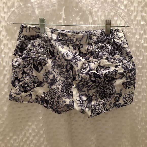 H&M floral shorts - Picture 2 of 2